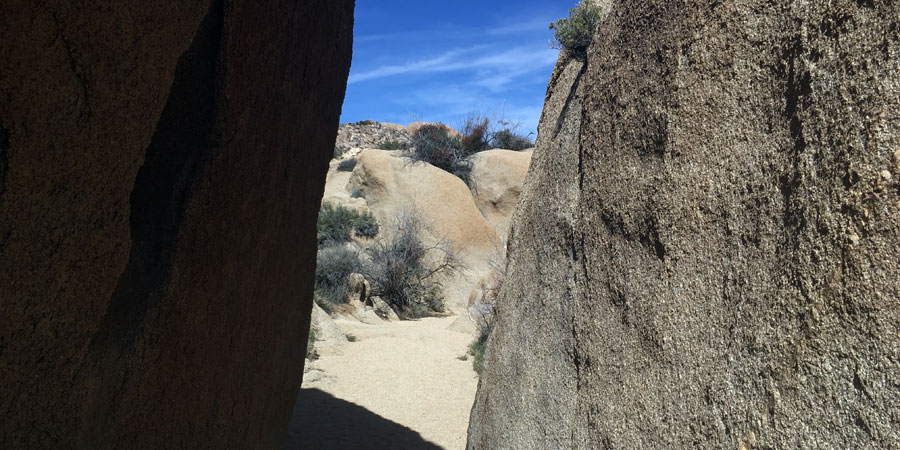 Short slot canyon on Discovery Trail